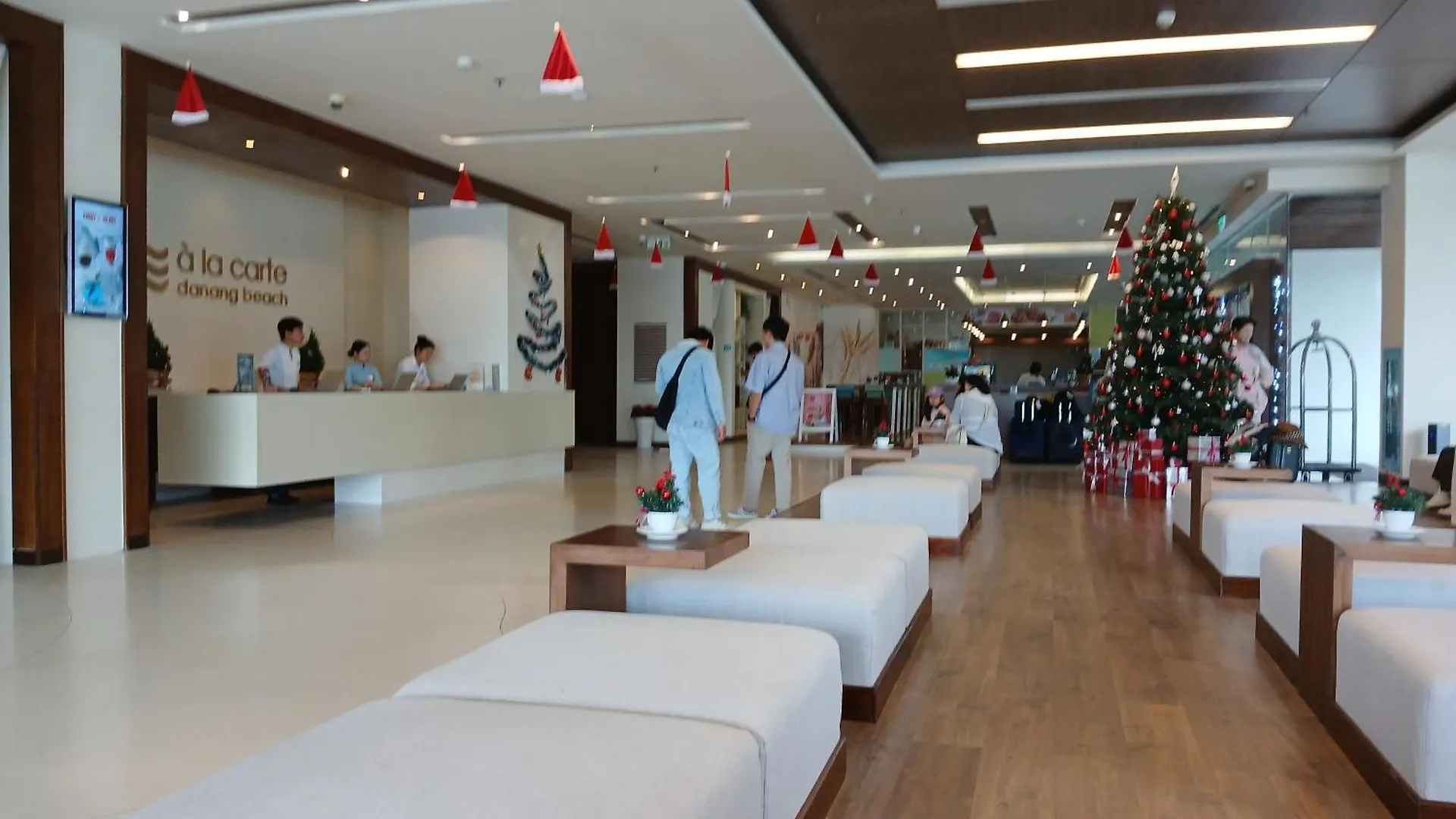 Aparthotel In A La Carte - 2 Bedrooms, 3 Balconies, Seaview, Beachfront, Central, Rooftop Pool Da Nang