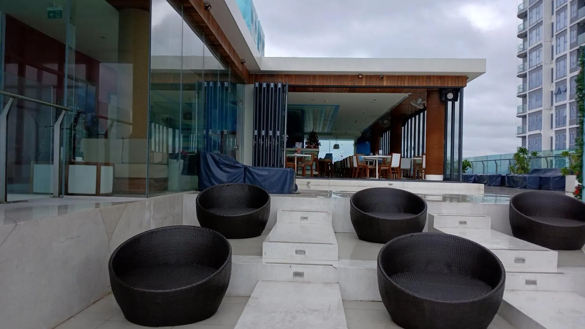 Aparthotel In A La Carte - 2 Bedrooms, 3 Balconies, Seaview, Beachfront, Central, Rooftop Pool Da Nang
