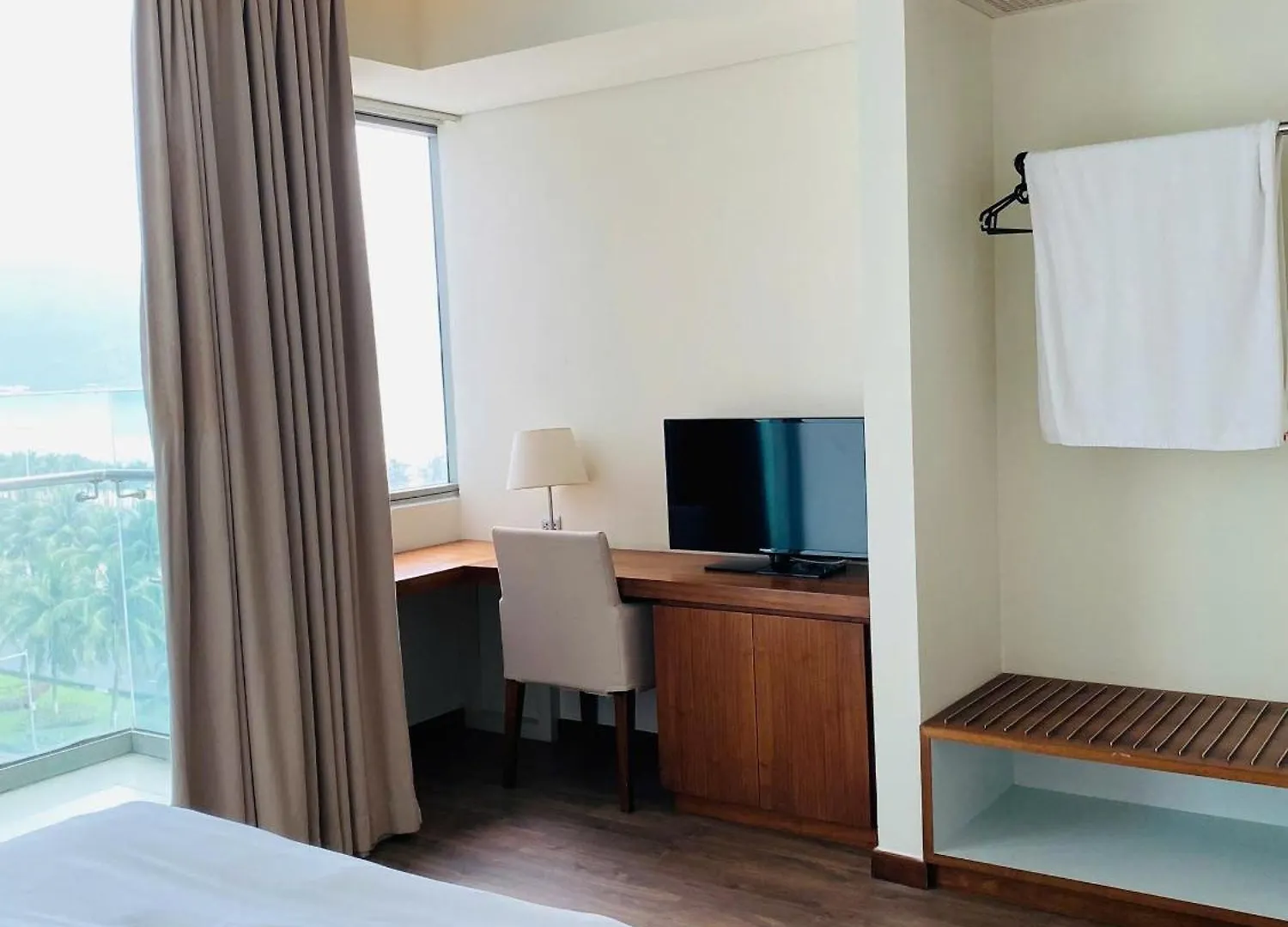 Aparthotel In A La Carte - 2 Bedrooms, 3 Balconies, Seaview, Beachfront, Central, Rooftop Pool Da Nang