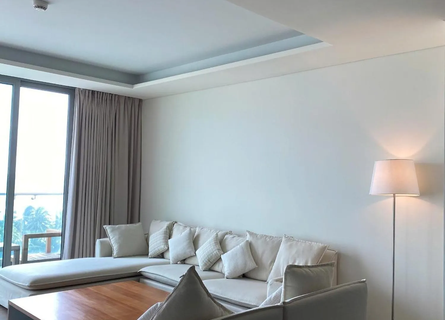 Aparthotel In A La Carte - 2 Bedrooms, 3 Balconies, Seaview, Beachfront, Central, Rooftop Pool Da Nang