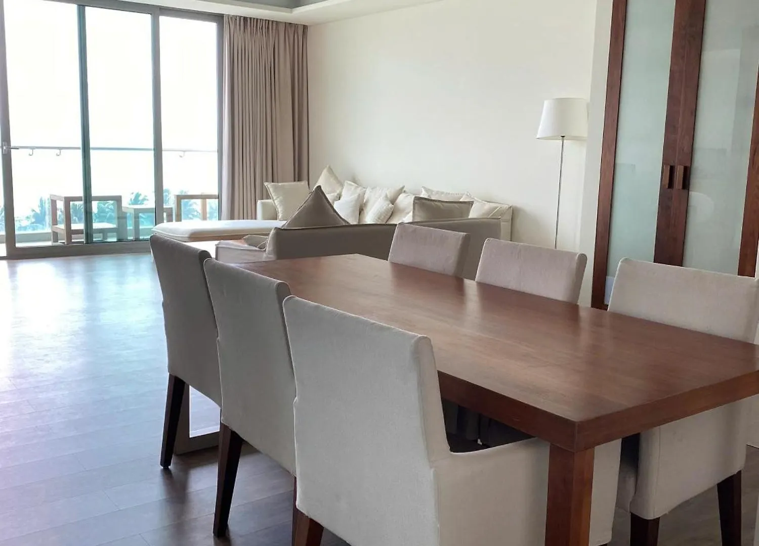 Aparthotel In A La Carte - 2 Bedrooms, 3 Balconies, Seaview, Beachfront, Central, Rooftop Pool Da Nang