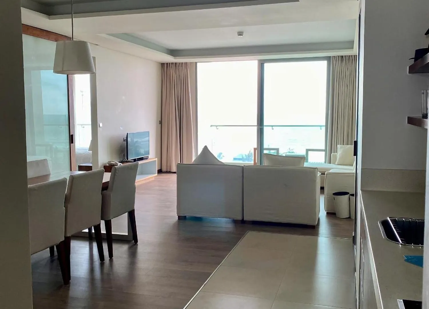 Aparthotel In A La Carte - 2 Bedrooms, 3 Balconies, Seaview, Beachfront, Central, Rooftop Pool Da Nang 0*,