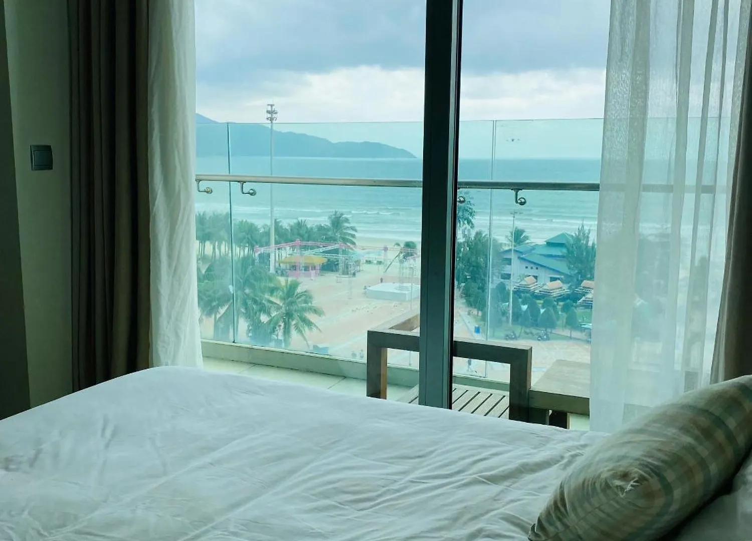 Aparthotel In A La Carte - 2 Bedrooms, 3 Balconies, Seaview, Beachfront, Central, Rooftop Pool Da Nang