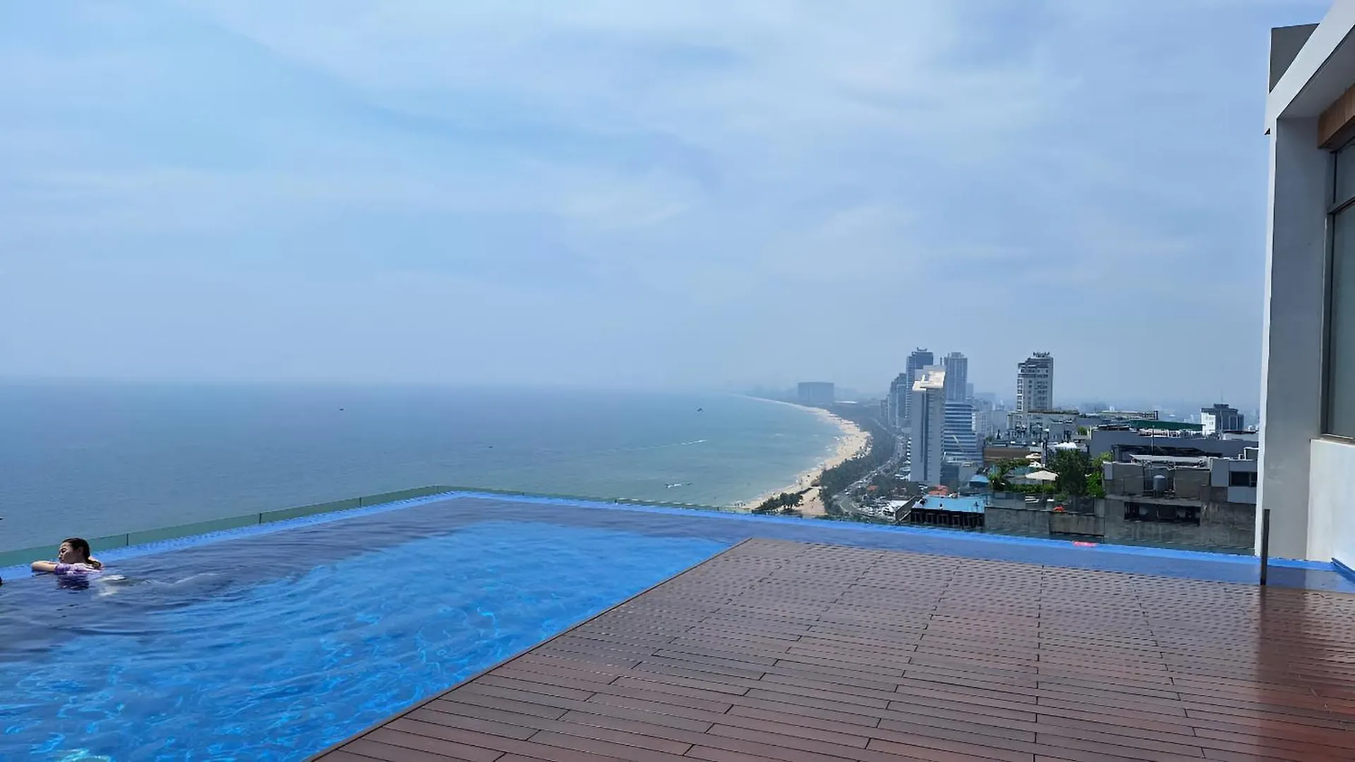 Aparthotel In A La Carte - 2 Bedrooms, 3 Balconies, Seaview, Beachfront, Central, Rooftop Pool Da Nang
