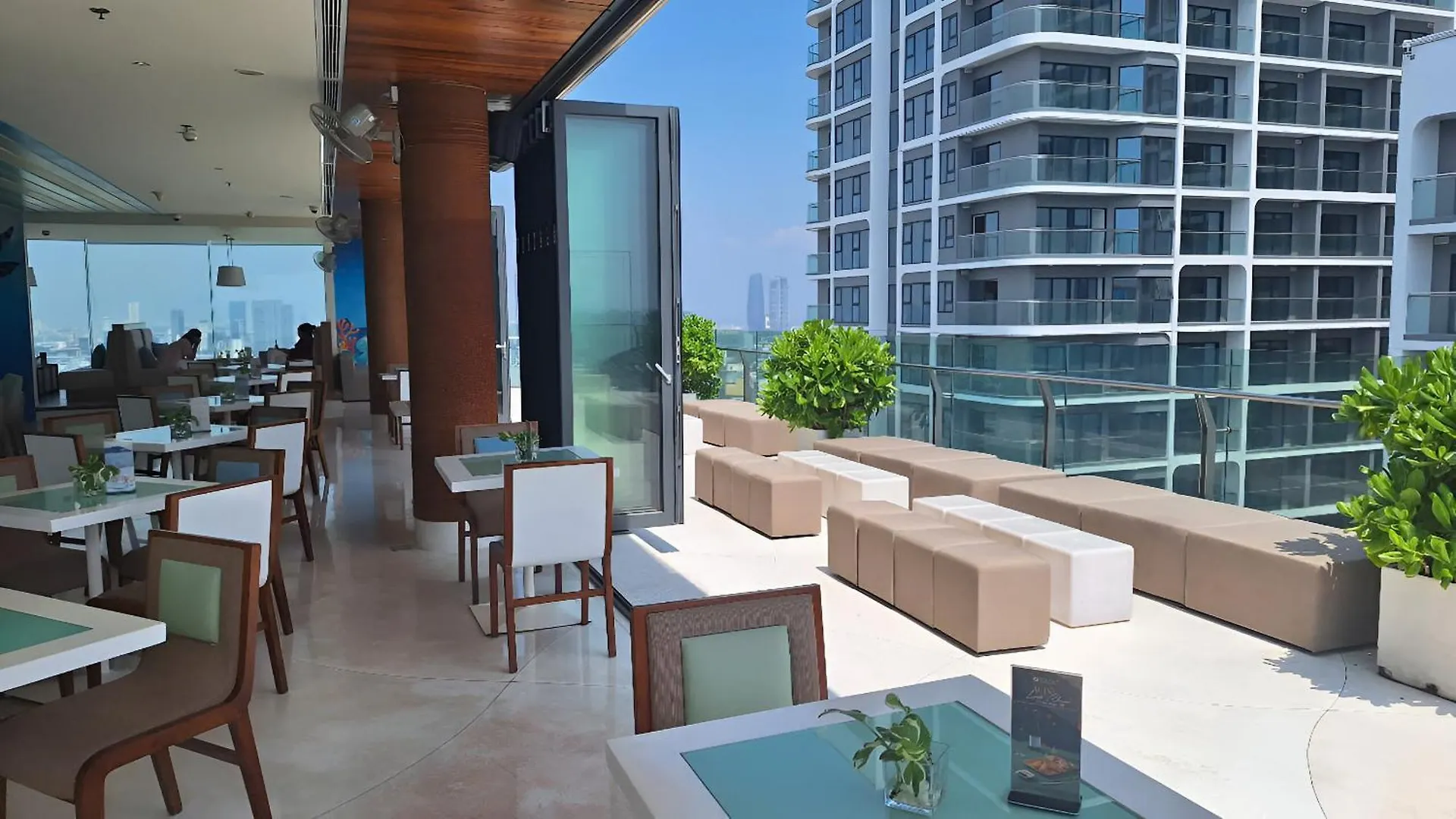Aparthotel In A La Carte - 2 Bedrooms, 3 Balconies, Seaview, Beachfront, Central, Rooftop Pool Da Nang