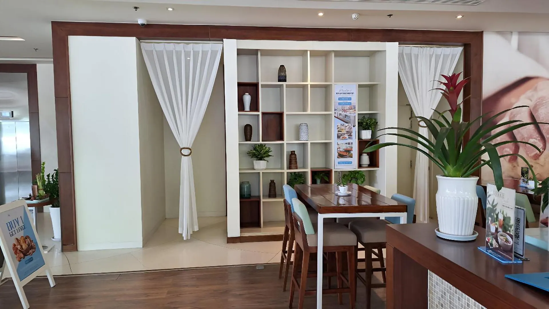Aparthotel In A La Carte - 2 Bedrooms, 3 Balconies, Seaview, Beachfront, Central, Rooftop Pool Da Nang Vietnam